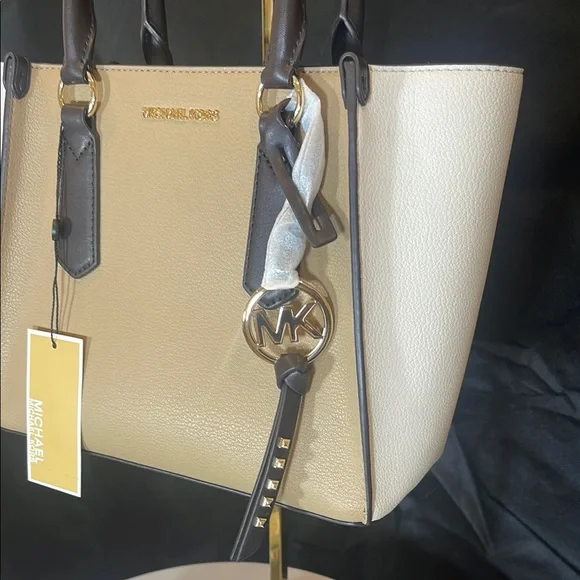 Michael Kors Tan and White Women's Bag - Picture 3 of 13